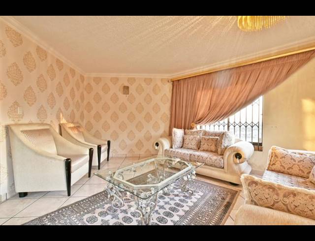 5 BEDROOM HOUSE FOR SALE IN BASSONIA